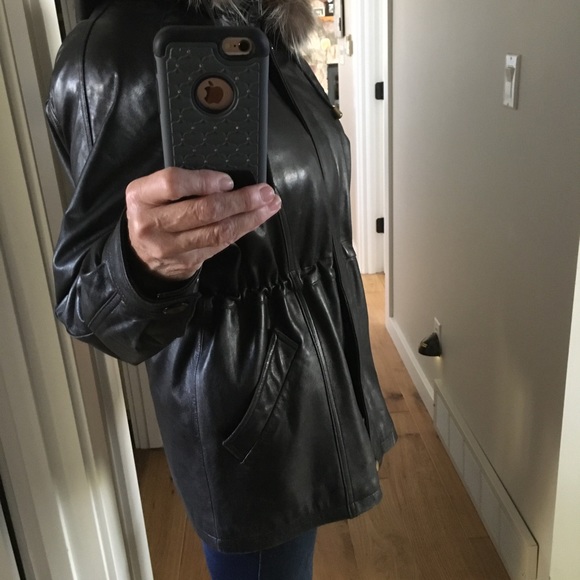 Leather winter coat with hood trimmed with real fur - Picture 3 of 11